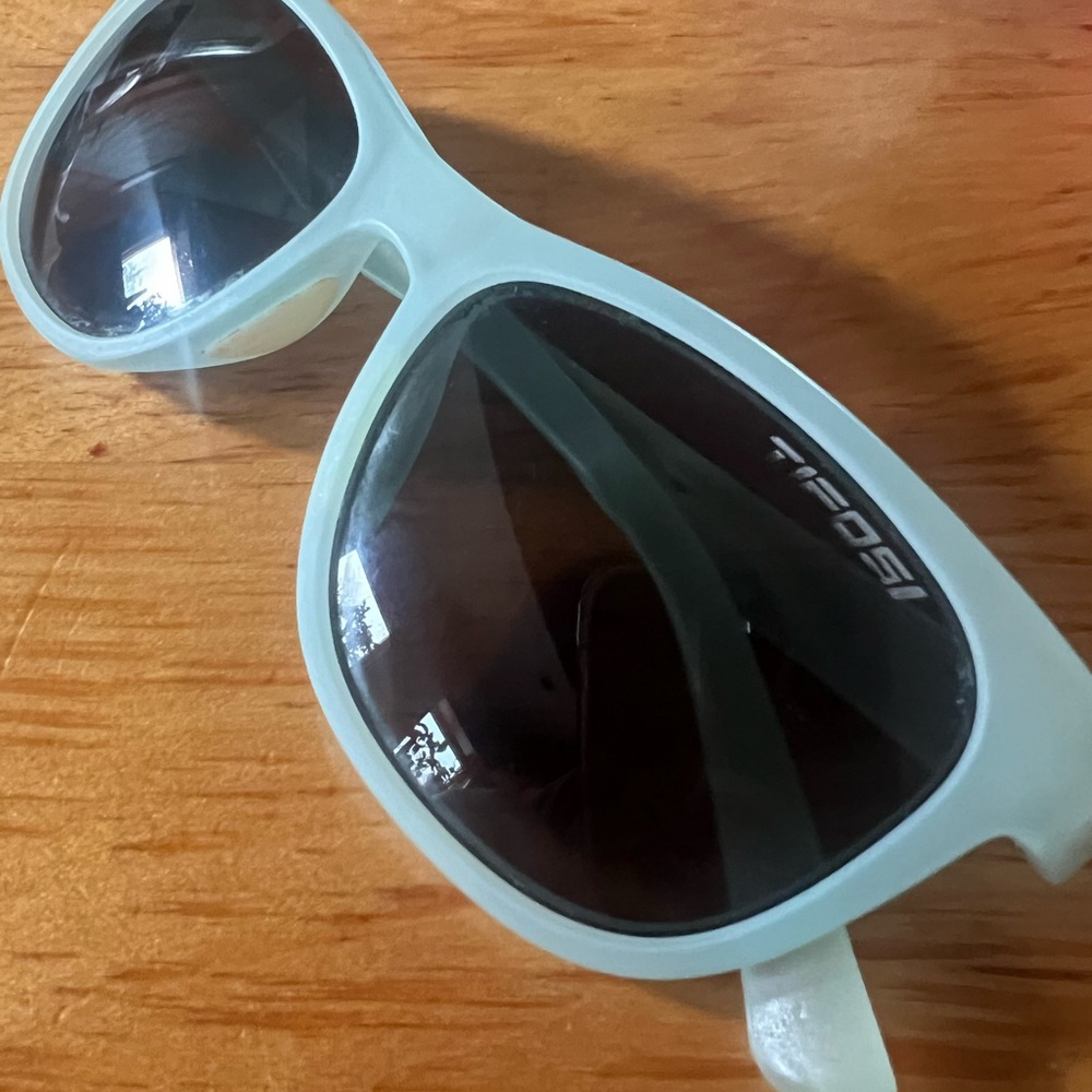 Tifosi sunglasses mint green/blue.